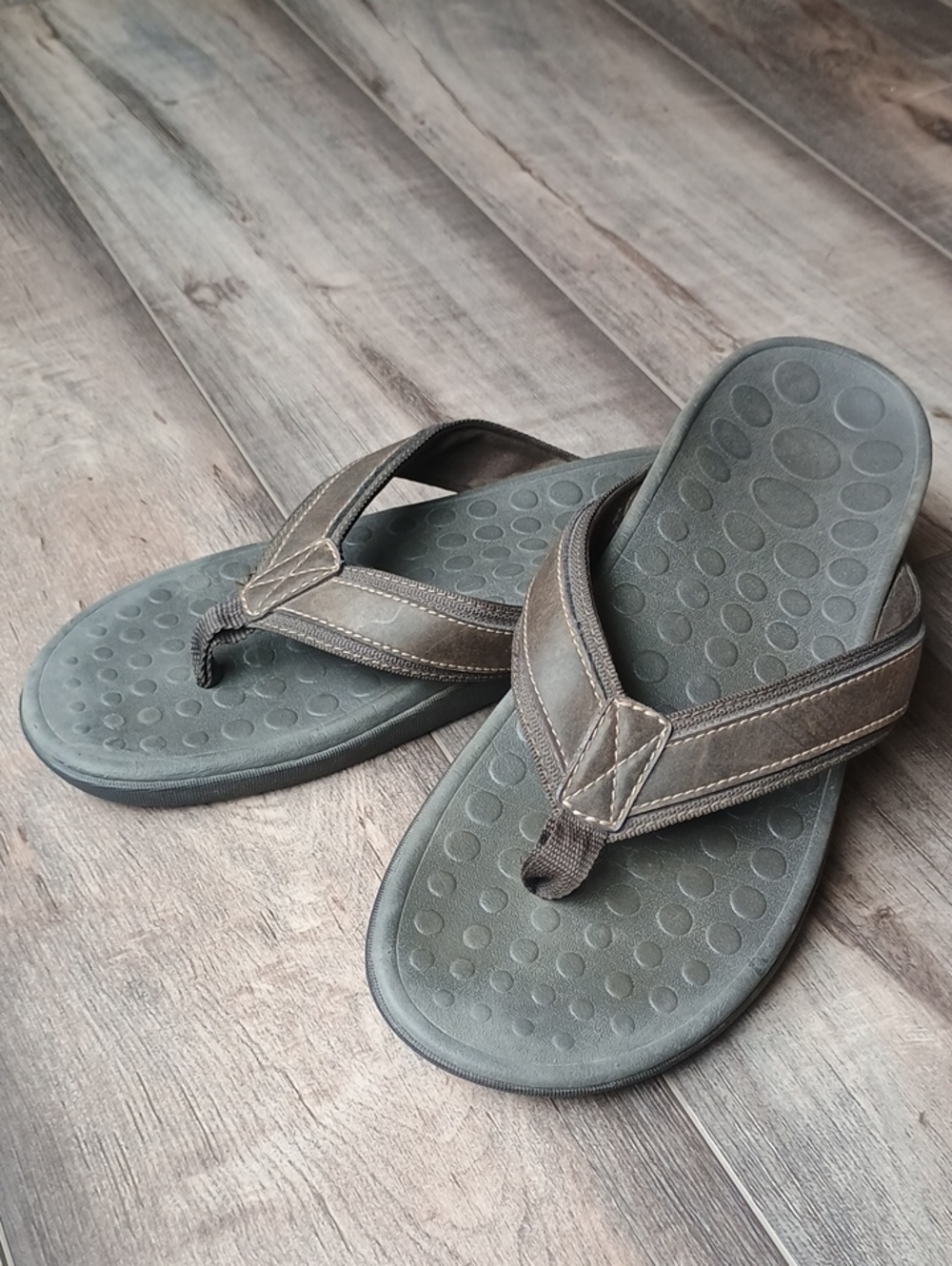 Vionic Men's Brown Comfort Flip Flops